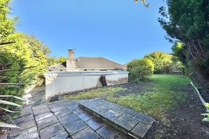 Side Garden & Garage- click for photo gallery